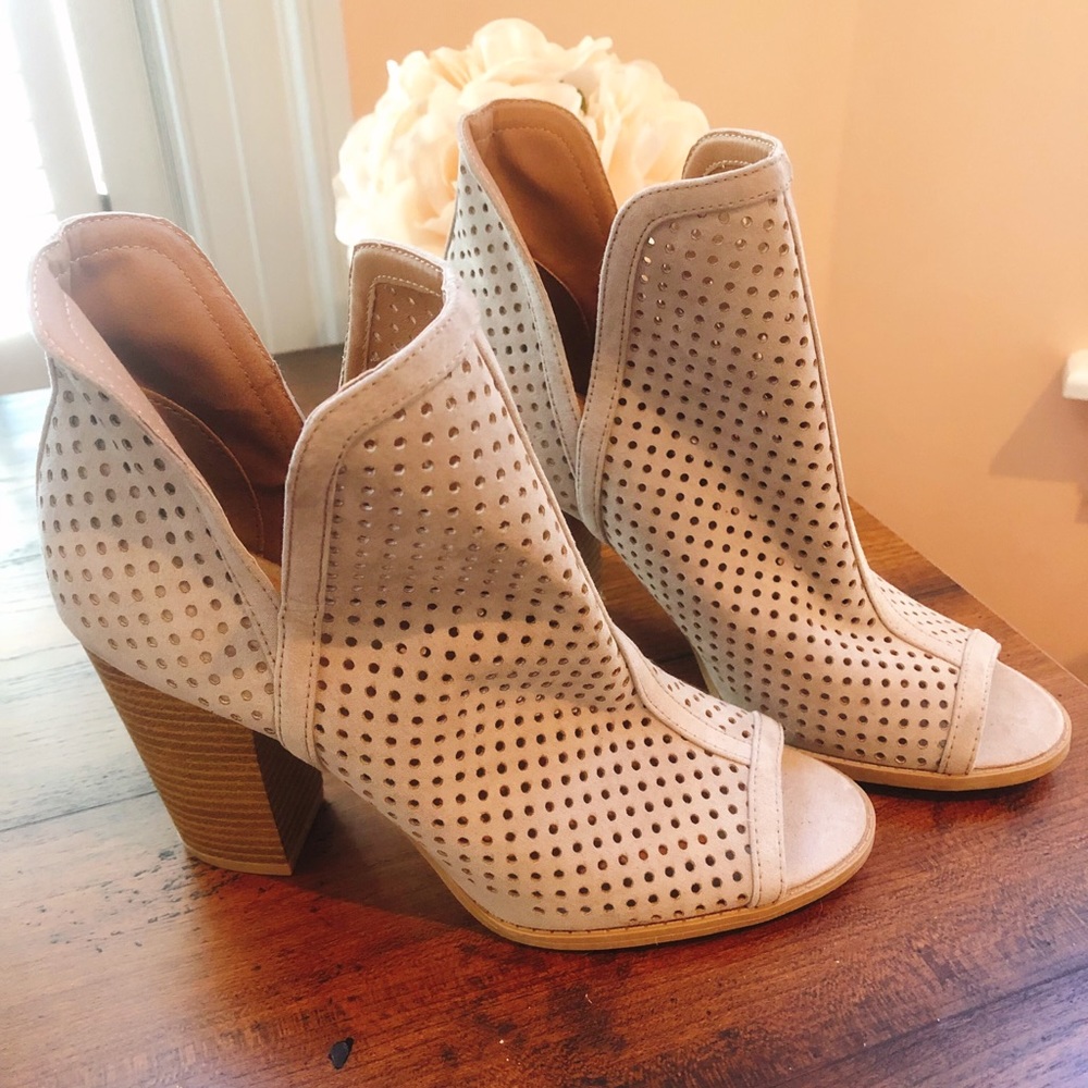 NWOT Open Toe Ankle Bootie